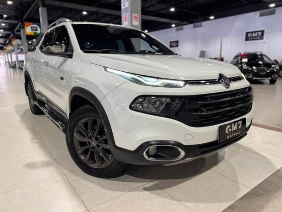 FIAT TORO 2.0 16V TURBO DIESEL RANCH 4WD AT9 FIAT TORO 2.0 16V TURBO DIESEL RANCH 4WD AT9